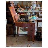 VINTAGE SINGER SEWING MACHINE