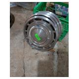 4 - FUTURA HUBCAPS