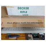 1 - NEW KNIFE SET IN BOX