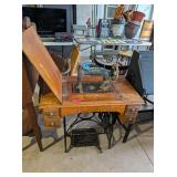 NEW HOME SEWING MACHINE - ANTIQUE