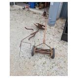 METAL OUTDOOR SUNFLOWER & ANTIQUE LAWNMOWER