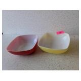 2 - PYREX SQUARE SERVING BOWLS
