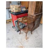 VINTAGE DECORATIVE PLANTSTAND