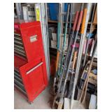 SHOVELS, SLEDGEHAMMER, POSTHOLE DIGGER