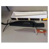 LARGE HUNTING KNIFE WITH SHEATH - IN BOX