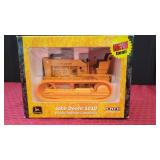 JOHN DEERE 1010 ERTL CRAWLER MODEL