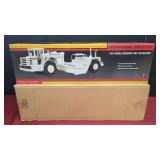 INTERNATIONAL HARVESTER 433 PAY SCRAPER MODEL