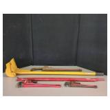 HEAVY DUTY PIPE WRENCHES AND LEVER BAR