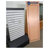 DISPLAY SLATWALL AND BRYTONE DOOR MIRROR SIGN