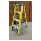 WERNER 4 FT FIBERGLASS STEP LADDER