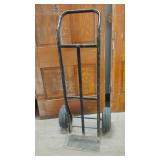 HAND TRUCK WITH PNEUMATIC TIRES