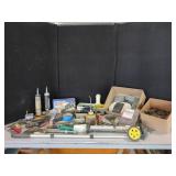 ASSORTED HAND TOOLS AND WORKSHOP ACCESSORIES