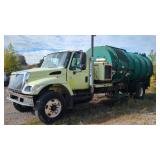 2003 INTERNATIONAL 7300 4x2 LEAF VACUUM TRUCK