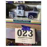 Color bright tailgate express Penn State truck