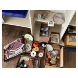 Miscellaneous lot of craft items, and some