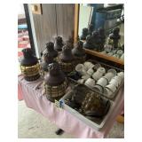 Barware table lot with tea and coffee cups, and