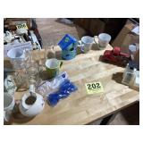 Miscellaneous  houseware and glass lot