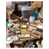 Decorations and picture lot