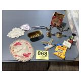 Miscellaneous household items and decorations lot