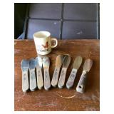 Spreader knives in WOEZ mug
