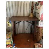 Small foldable end table