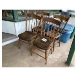 Set a four old dining room chairs