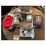 Miscellaneous decorations lot