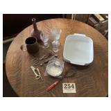 Miscellaneous lot of household and kitchen items