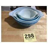 Pyrex set of 4 mixing bowls