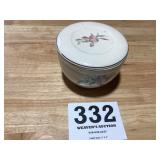 Old Universal, Cambridge baking dish with lid