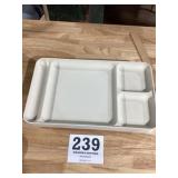 4 Tupperware divided plates look new