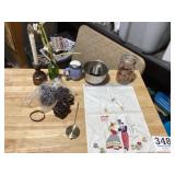 Miscellaneous lot of different items, old linen