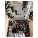 Skil 12 V drill in case