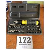 Screwdriver and ratchet set