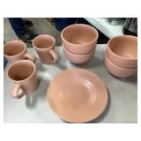 Retroneu stoneware