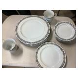 Treasure Chest ï¿½Majesticï¿½ dinner set