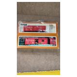 TYCO HO Burlington freight, unloading box car