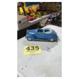 Die-cast Roadster with steerable front wheels