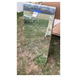 30ï¿½ x 40ï¿½ mirror with beveled edges