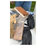 Assorted menï¿½s gloves over 10 pair