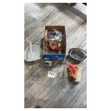 Lot of assorted baskets & decorations