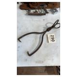 Vintage 19ï¿½ Ice/Straw Tongs