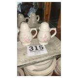 Pfaltzgraf rose pattern. Salt and pepper shakers