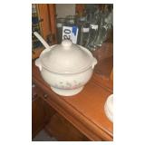Pfaltzgraf rose pattern. Large serving terrene.