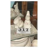 Pfaltzgraf rose pattern. Bunny, rabbit, salt, and