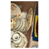 Teach autumn leaf plates, bowls, vegetable wool