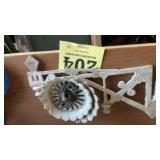 Kerosene lamp wall hanger