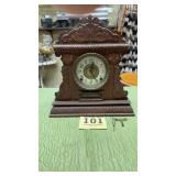 Vintage Mantle Clock with key