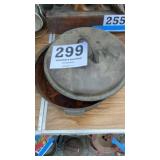 Cast iron hot with lid #8