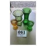 4 vases